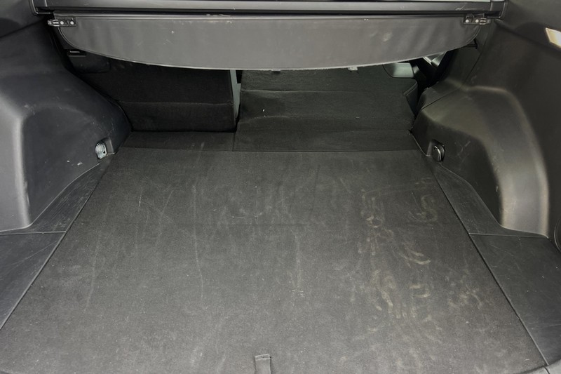 Toyota RAV4 Vehicle Full-screen Gallery Image 17
