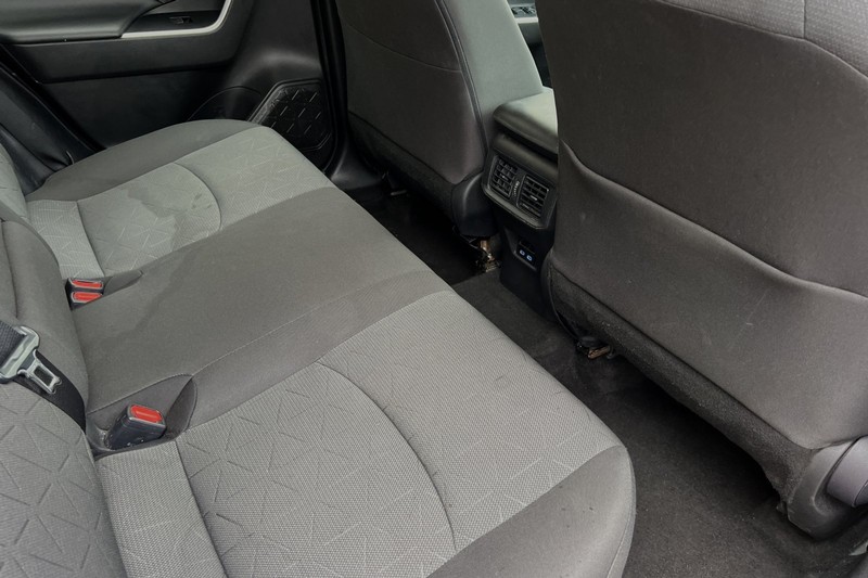 Toyota RAV4 Vehicle Full-screen Gallery Image 18