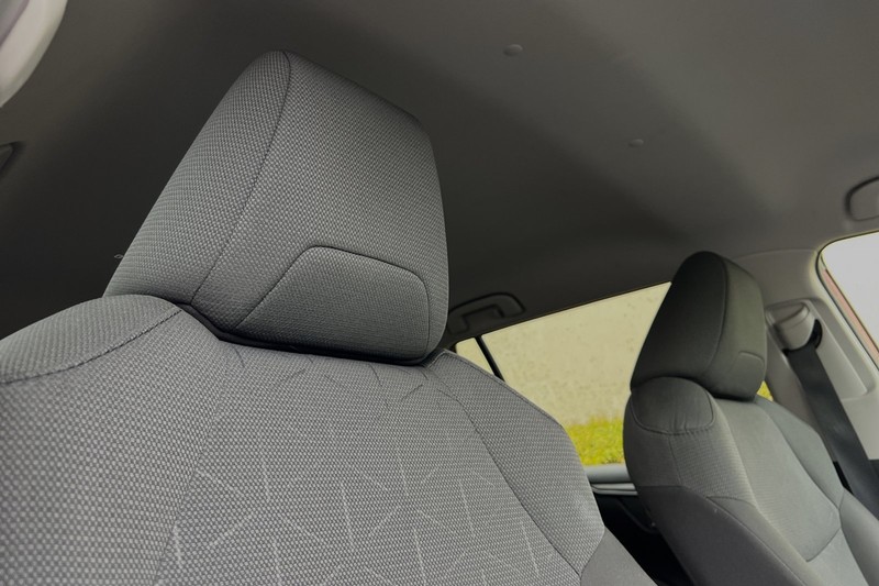 Toyota RAV4 Vehicle Full-screen Gallery Image 20