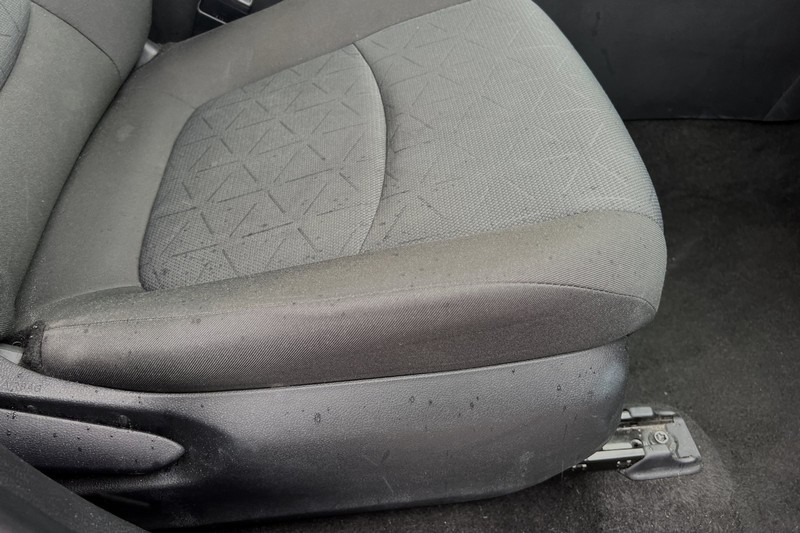 Toyota RAV4 Vehicle Full-screen Gallery Image 23