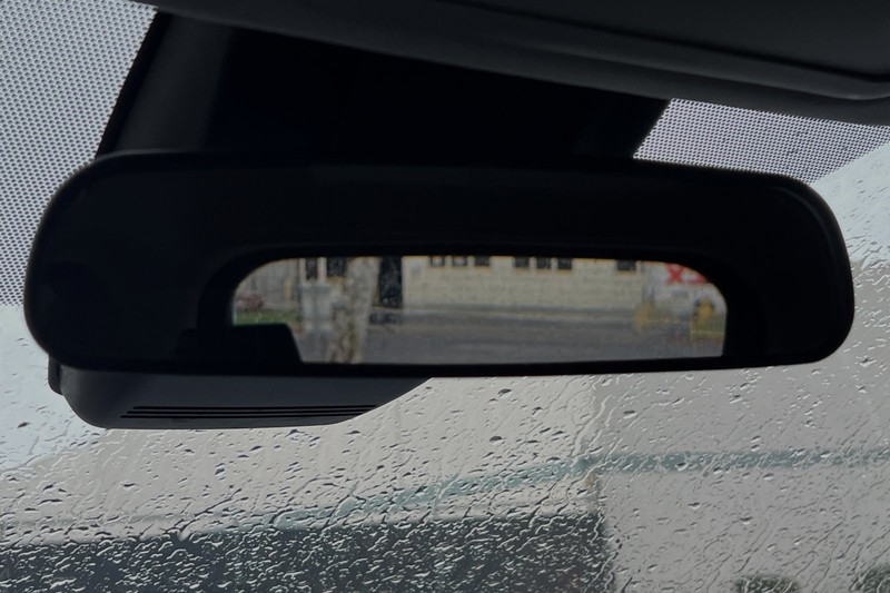 Toyota RAV4 Vehicle Full-screen Gallery Image 25