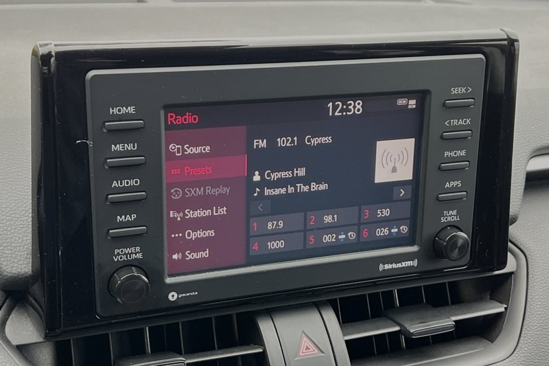 Toyota RAV4 Vehicle Full-screen Gallery Image 26