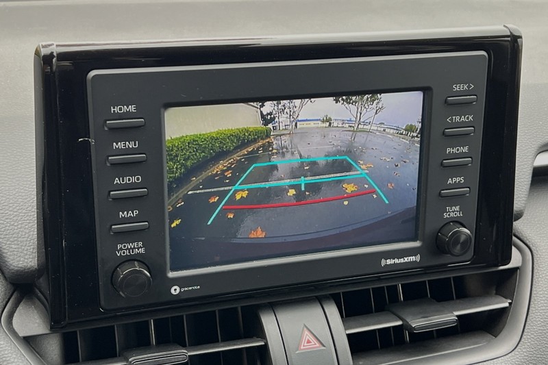 Toyota RAV4 Vehicle Full-screen Gallery Image 27