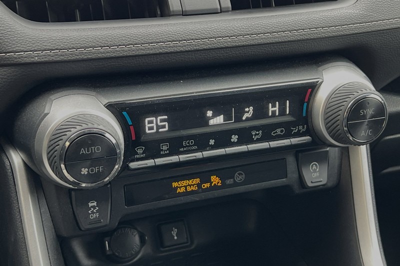 Toyota RAV4 Vehicle Full-screen Gallery Image 28