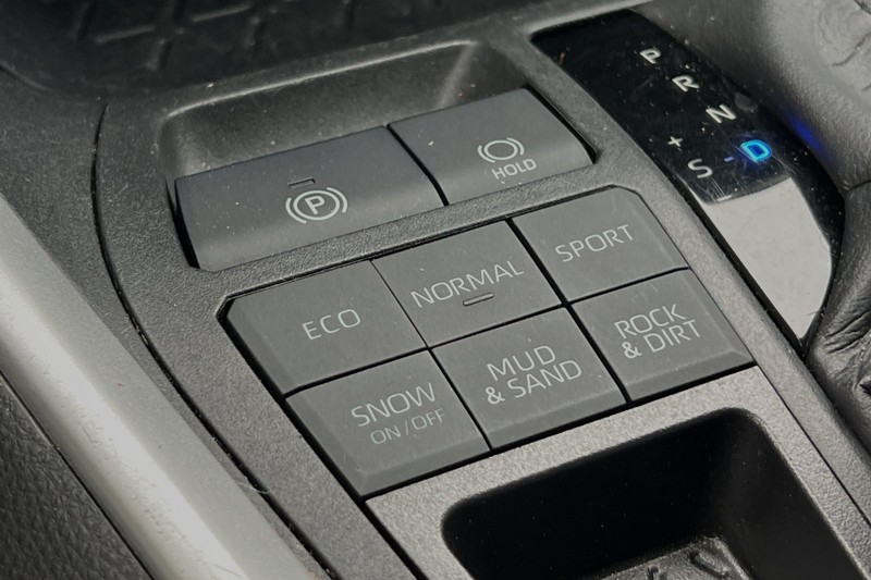 Toyota RAV4 Vehicle Full-screen Gallery Image 31