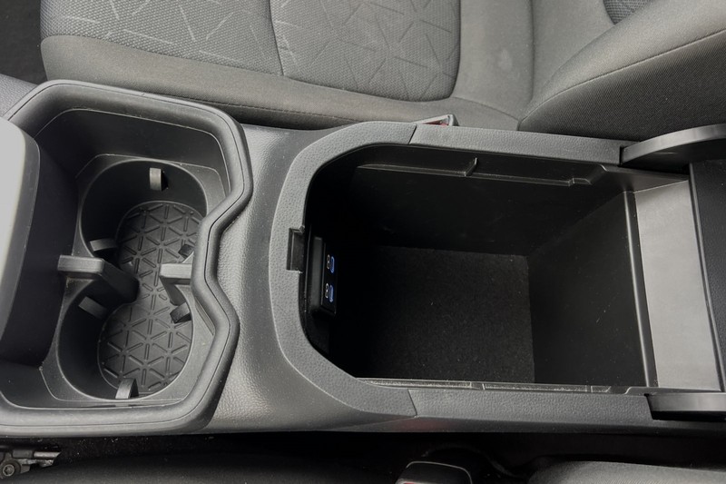 Toyota RAV4 Vehicle Full-screen Gallery Image 32