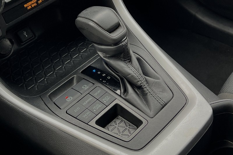 Toyota RAV4 Vehicle Full-screen Gallery Image 33