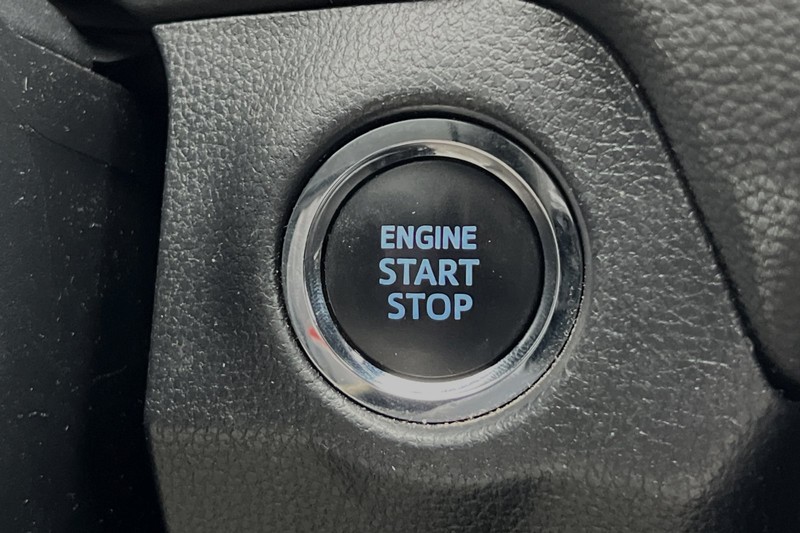 Toyota RAV4 Vehicle Full-screen Gallery Image 34