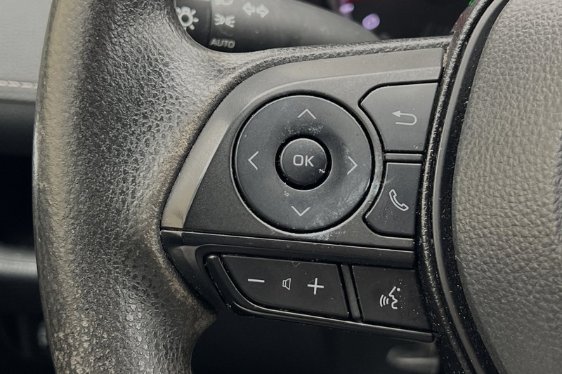 Toyota RAV4 Vehicle Full-screen Gallery Image 36