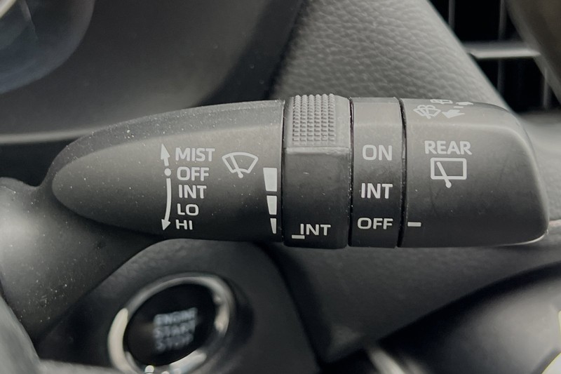 Toyota RAV4 Vehicle Full-screen Gallery Image 39