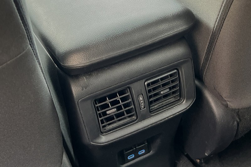 Toyota RAV4 Vehicle Full-screen Gallery Image 43