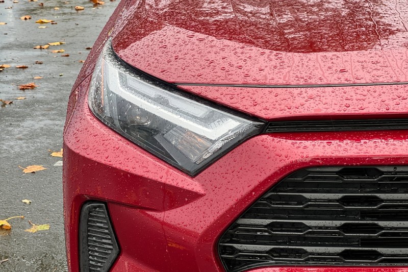 Toyota RAV4 Vehicle Full-screen Gallery Image 46