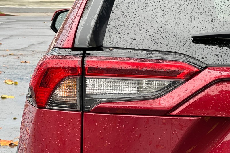 Toyota RAV4 Vehicle Full-screen Gallery Image 48