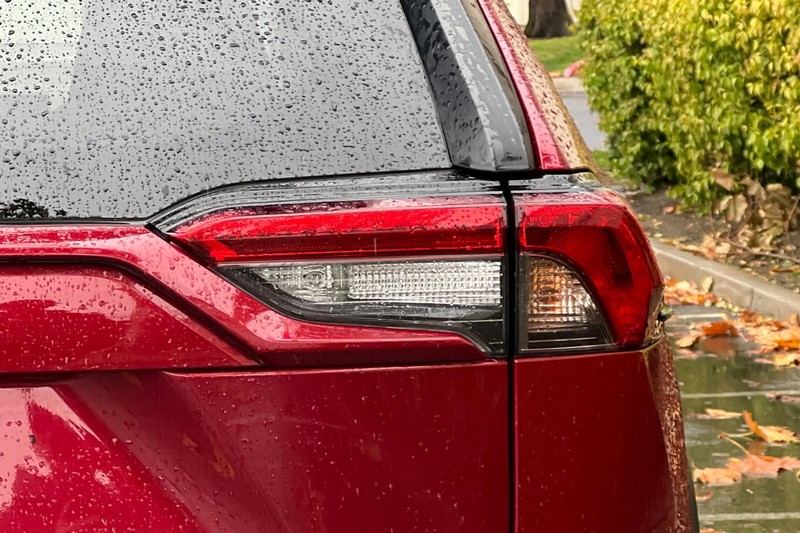 Toyota RAV4 Vehicle Full-screen Gallery Image 50