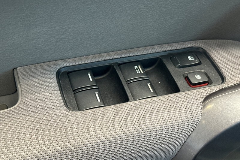 Honda CR-V Vehicle Full-screen Gallery Image 12