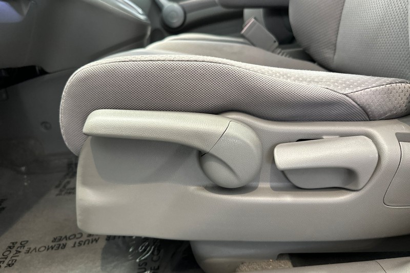 Honda CR-V Vehicle Full-screen Gallery Image 13