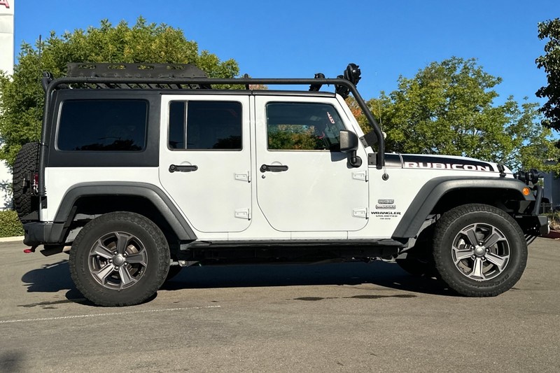Jeep Wrangler Unlimited Vehicle Full-screen Gallery Image 03