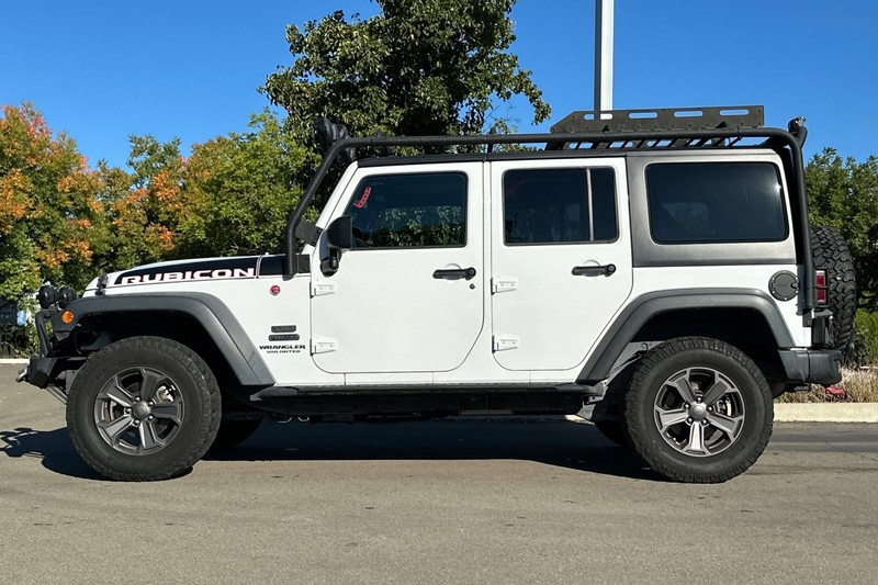 Jeep Wrangler Unlimited Vehicle Full-screen Gallery Image 07