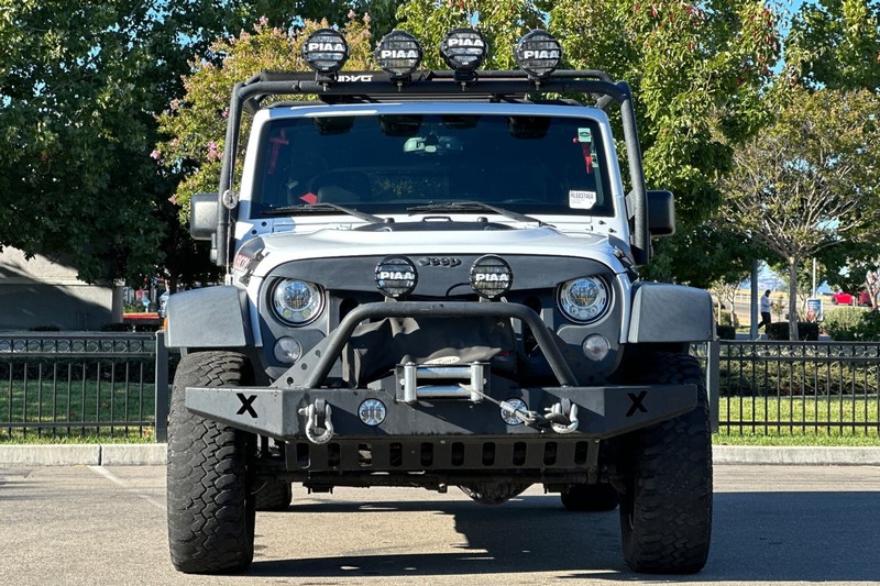 Jeep Wrangler Unlimited Vehicle Full-screen Gallery Image 09
