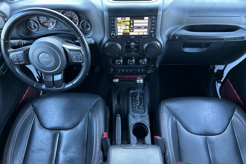 Jeep Wrangler Unlimited Vehicle Full-screen Gallery Image 15
