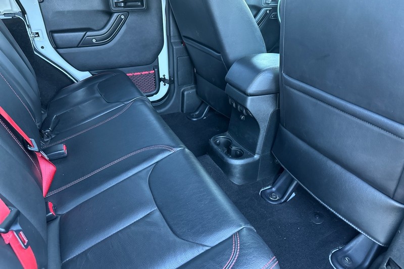 Jeep Wrangler Unlimited Vehicle Full-screen Gallery Image 18
