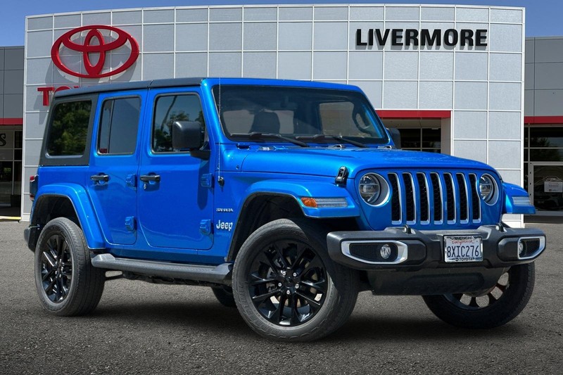 Jeep Wrangler Vehicle Full-screen Gallery Image 02