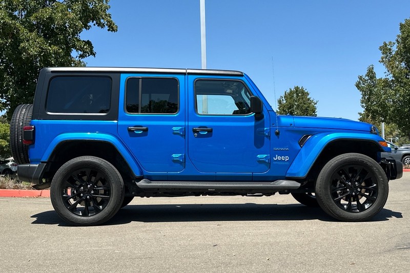 Jeep Wrangler Vehicle Full-screen Gallery Image 03