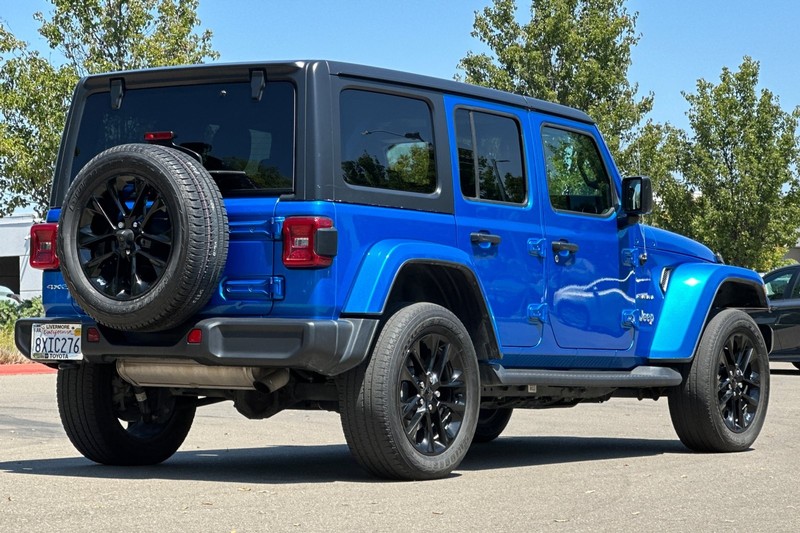 Jeep Wrangler Vehicle Full-screen Gallery Image 04