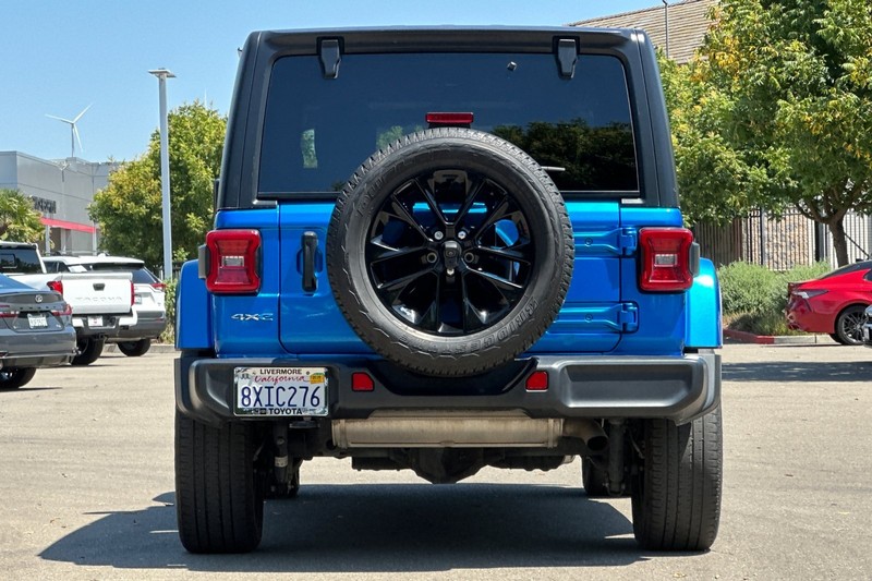 Jeep Wrangler Vehicle Full-screen Gallery Image 05