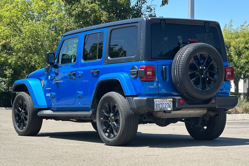 Jeep Wrangler Vehicle Full-screen Gallery Image 06