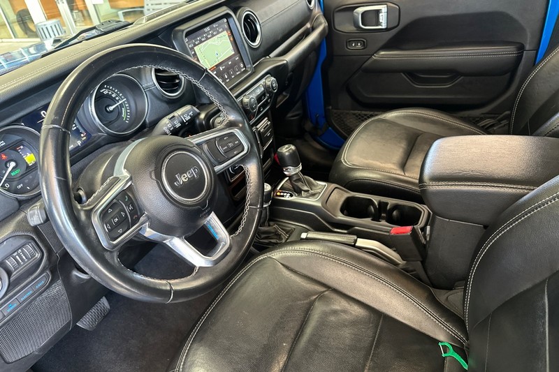 Jeep Wrangler Vehicle Full-screen Gallery Image 10