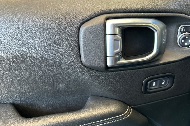 Jeep Wrangler Vehicle Full-screen Gallery Image 11