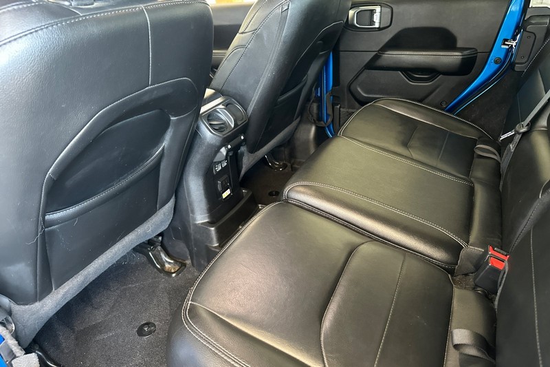 Jeep Wrangler Vehicle Full-screen Gallery Image 14