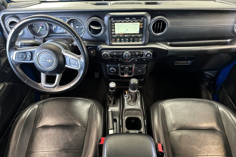 Jeep Wrangler Vehicle Full-screen Gallery Image 15