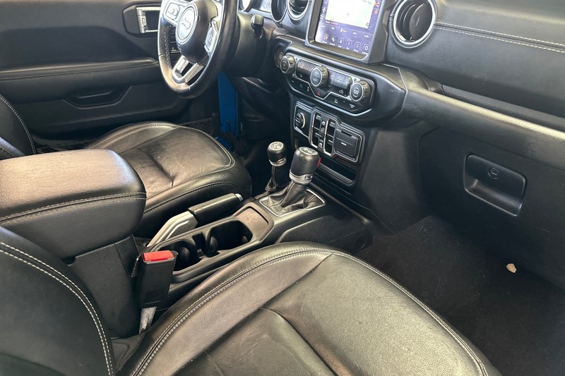 Jeep Wrangler Vehicle Full-screen Gallery Image 18