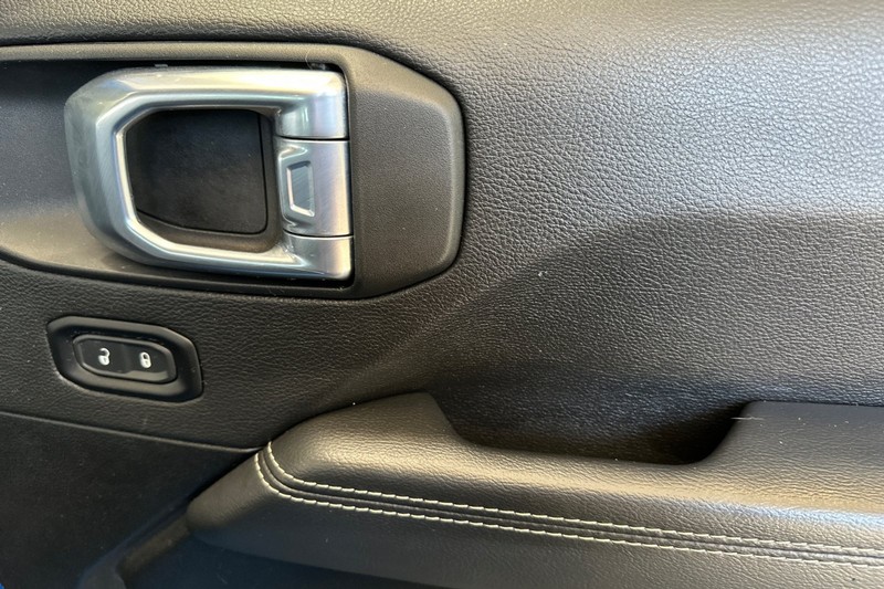 Jeep Wrangler Vehicle Full-screen Gallery Image 20