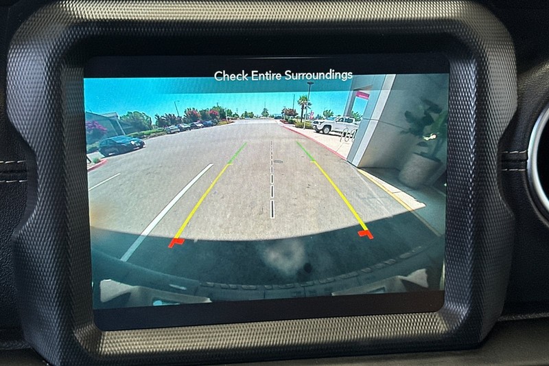 Jeep Wrangler Vehicle Full-screen Gallery Image 26