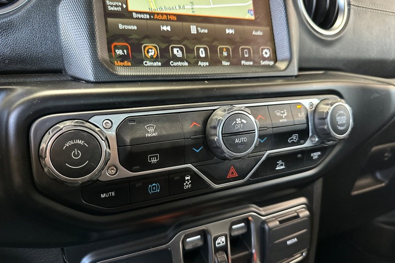 Jeep Wrangler Vehicle Full-screen Gallery Image 27