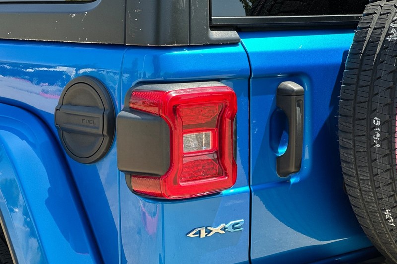Jeep Wrangler Vehicle Full-screen Gallery Image 46