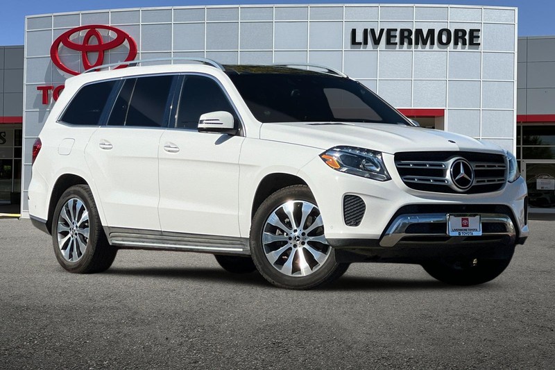 Mercedes-Benz GLS Vehicle Full-screen Gallery Image 02