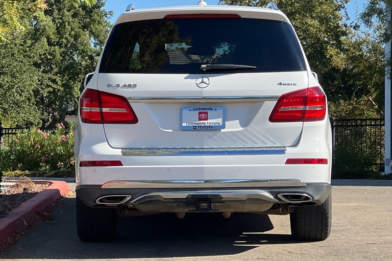 Mercedes-Benz GLS Vehicle Full-screen Gallery Image 05