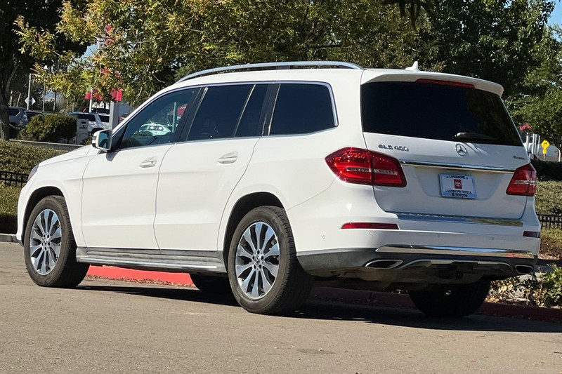 Mercedes-Benz GLS Vehicle Full-screen Gallery Image 06