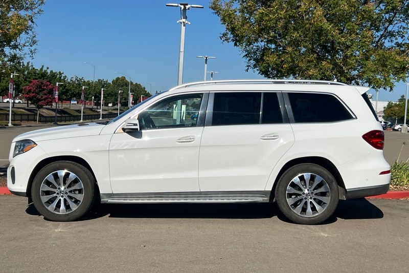 Mercedes-Benz GLS Vehicle Full-screen Gallery Image 07