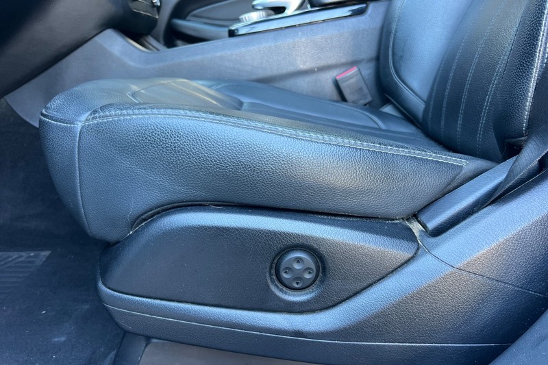 Mercedes-Benz GLS Vehicle Full-screen Gallery Image 13