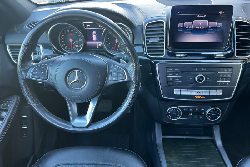 Mercedes-Benz GLS Vehicle Full-screen Gallery Image 16