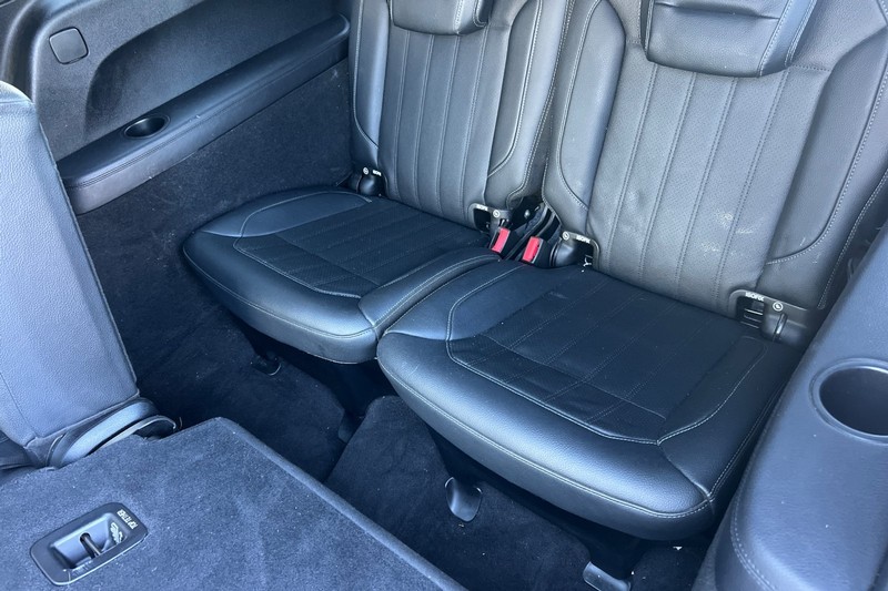 Mercedes-Benz GLS Vehicle Full-screen Gallery Image 18