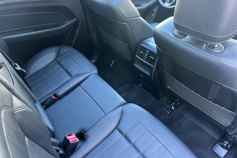 Mercedes-Benz GLS Vehicle Full-screen Gallery Image 19