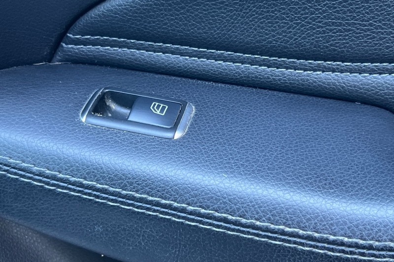 Mercedes-Benz GLS Vehicle Full-screen Gallery Image 23