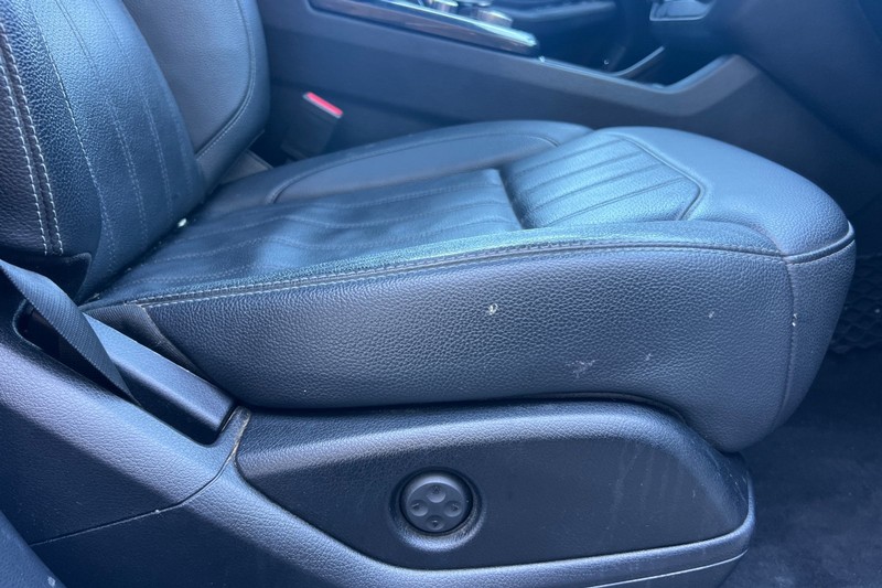 Mercedes-Benz GLS Vehicle Full-screen Gallery Image 24