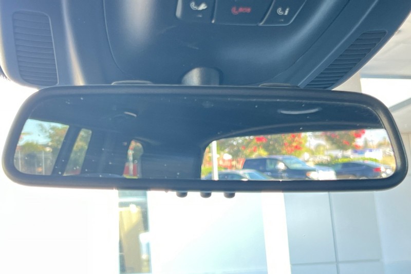 Mercedes-Benz GLS Vehicle Full-screen Gallery Image 26